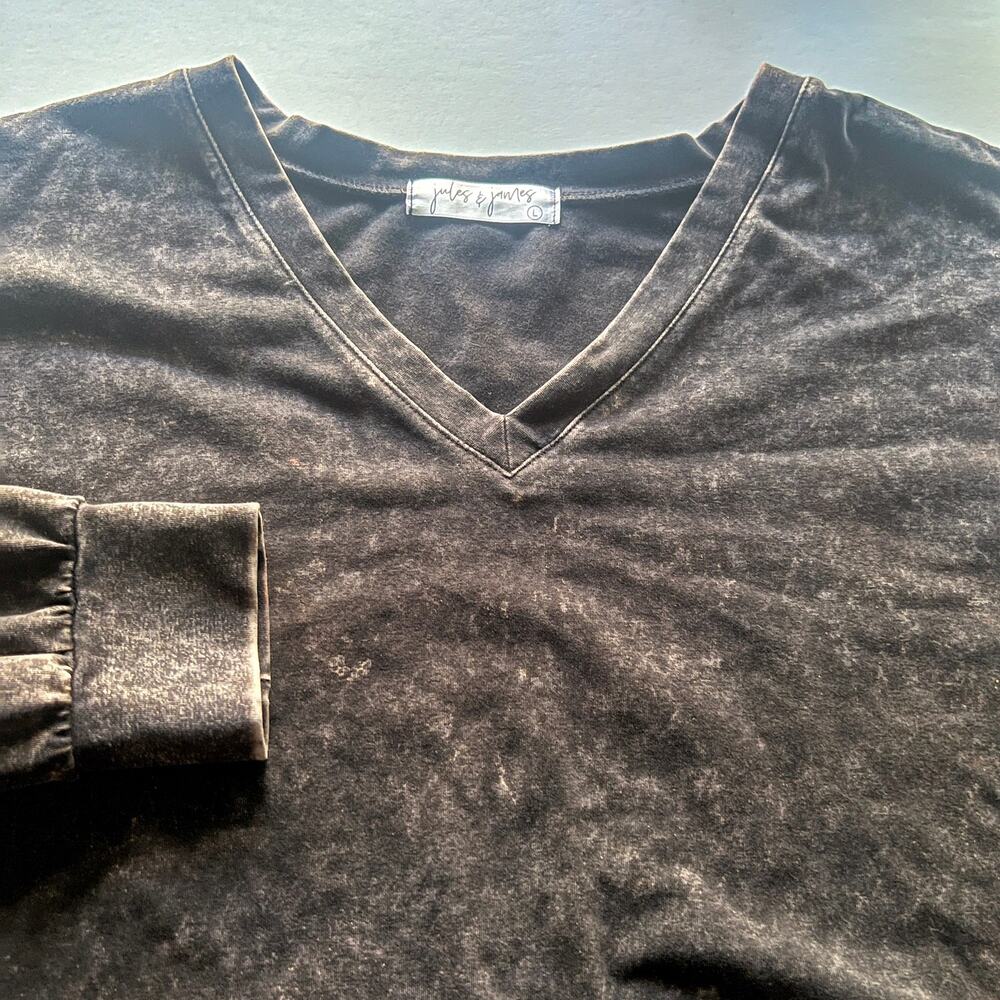 Jules and James Distressed V Neck Black Sweatshirt Women's L Grunge